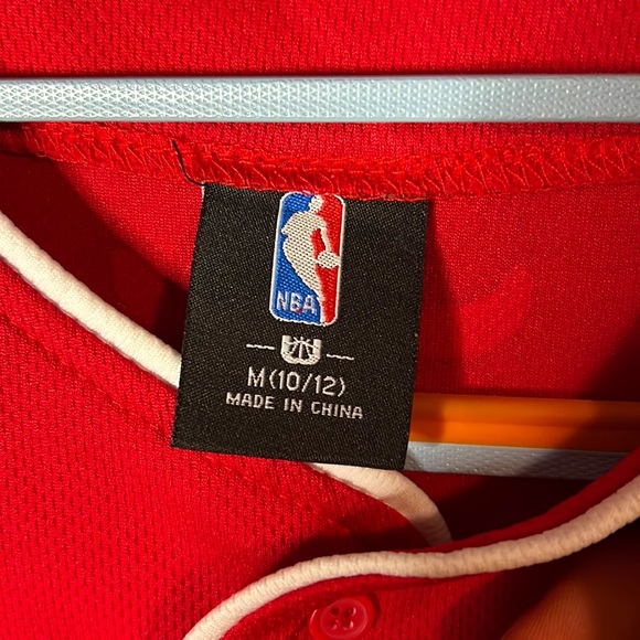 Red Chicago Bulls Team Logo Button Down Tee - Picture 3 of 4